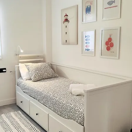 Arena Home, Chic & Sea View Apartment
