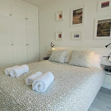 Arena Home, Chic & Sea View Apartment