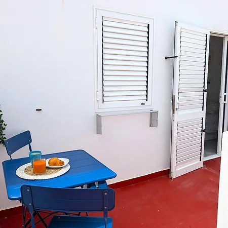 Arena Home, Chic & Sea View דירה *