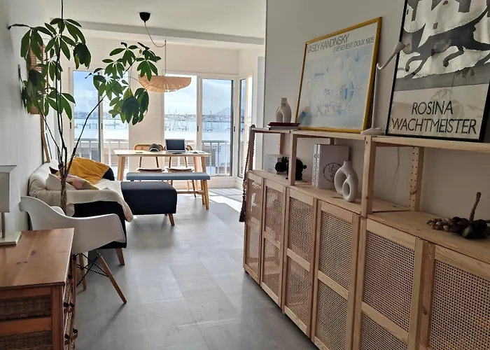 Διαμέρισμα Arena Home, Chic & Sea View *