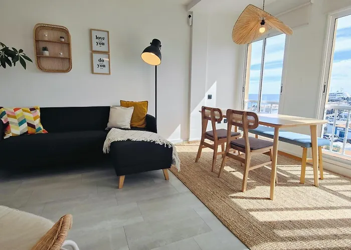 Διαμέρισμα Arena Home, Chic & Sea View Κοραλέχο
